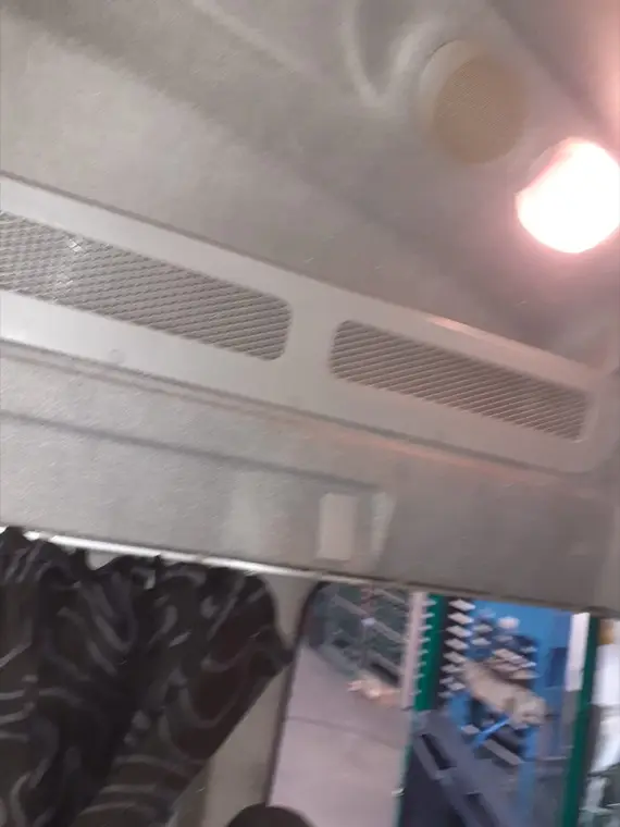Intérieur de camion avant nettoyage — chantier 3
